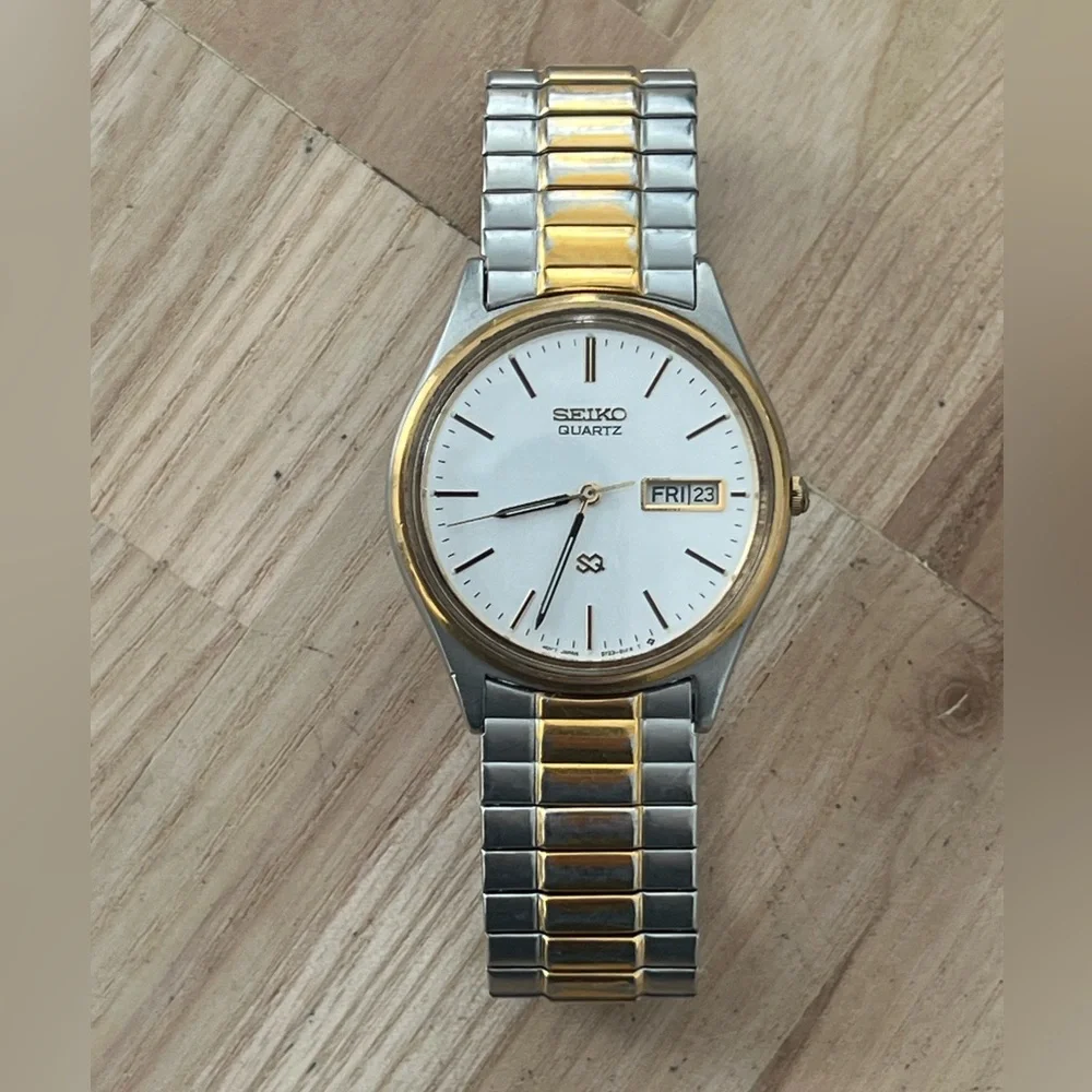 Seiko SQ Vintage Men’s Watch Two-Tone Stretch Bracelet Silver Dial Date Window